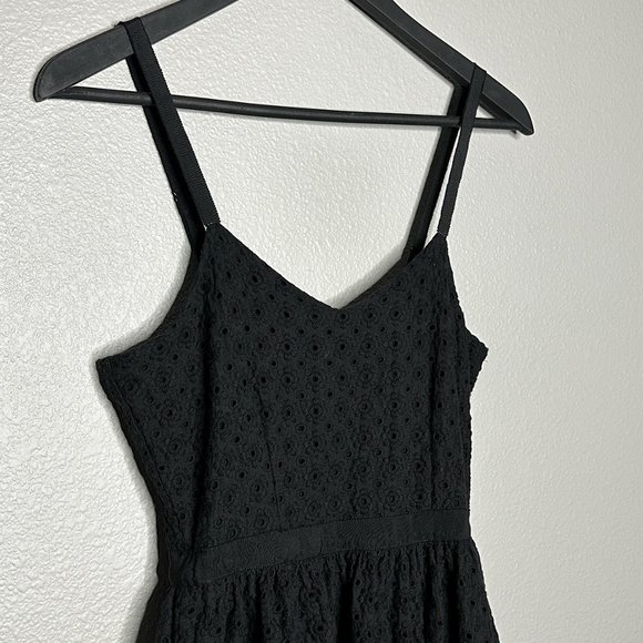 XXI Sleeveless Black Dress With Cut Out Circles and Embroidery Size Small - Picture 4 of 11